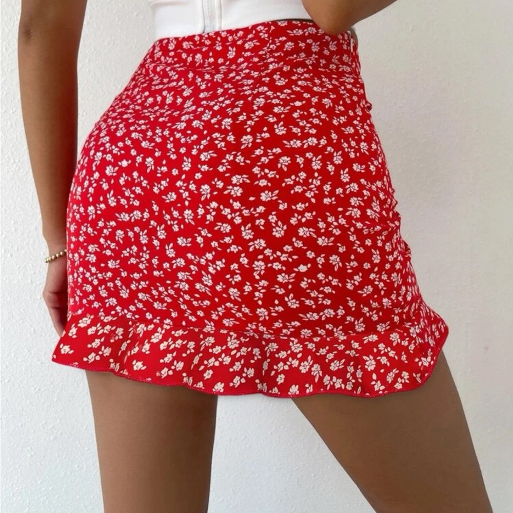 Floral skirt size large never worn
